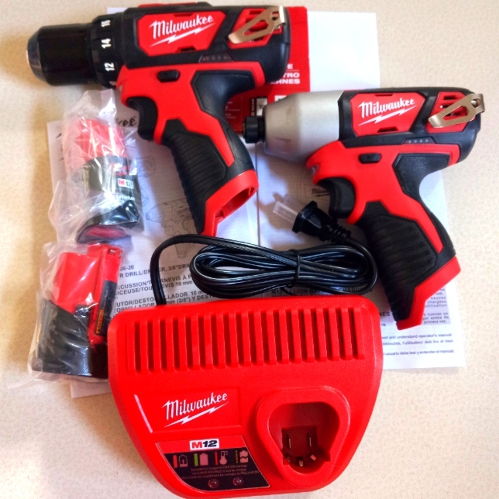 Milwaukee M12 2494 - 22 (Combo Kit Pack)